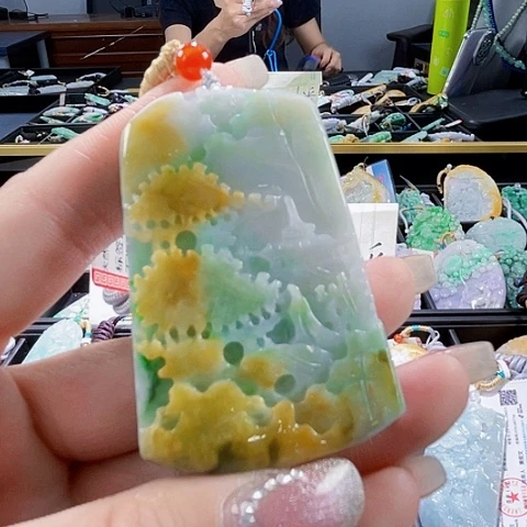 颈饰未镶嵌翡翠一个