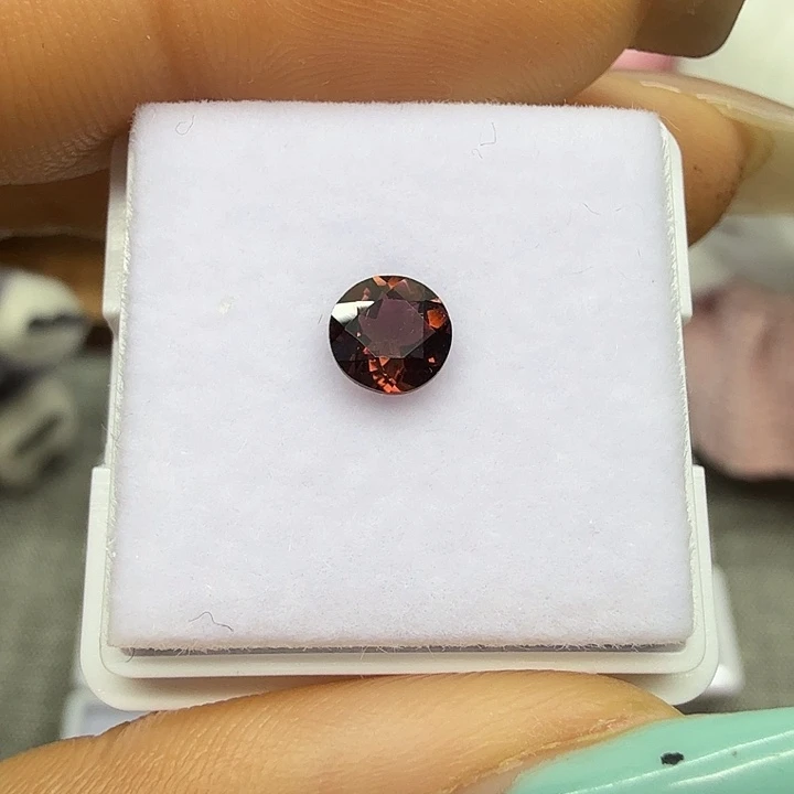 未镶嵌红色圆形直径5毫米碧玺