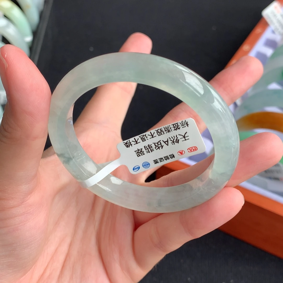 翡翠手镯未镶嵌小灯泡