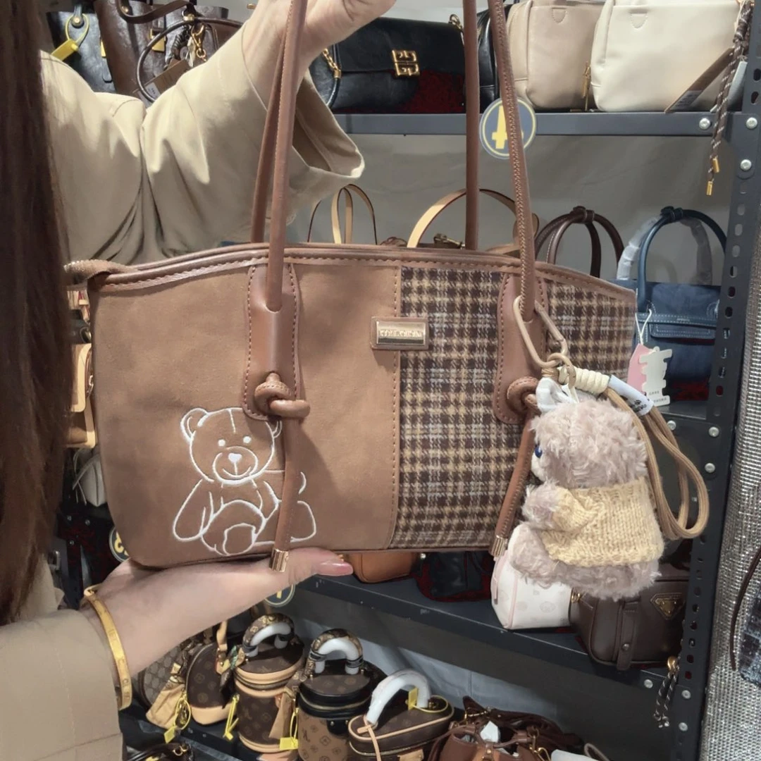 蚕丝小熊腋下包包