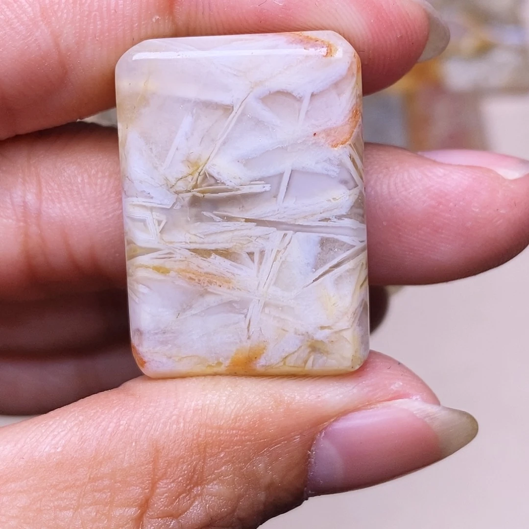 宸****硅化玉合金珊瑚玉