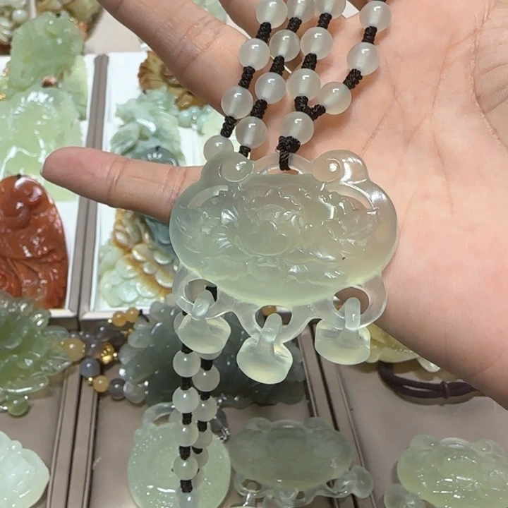 蛇纹石玉吊坠未镶嵌