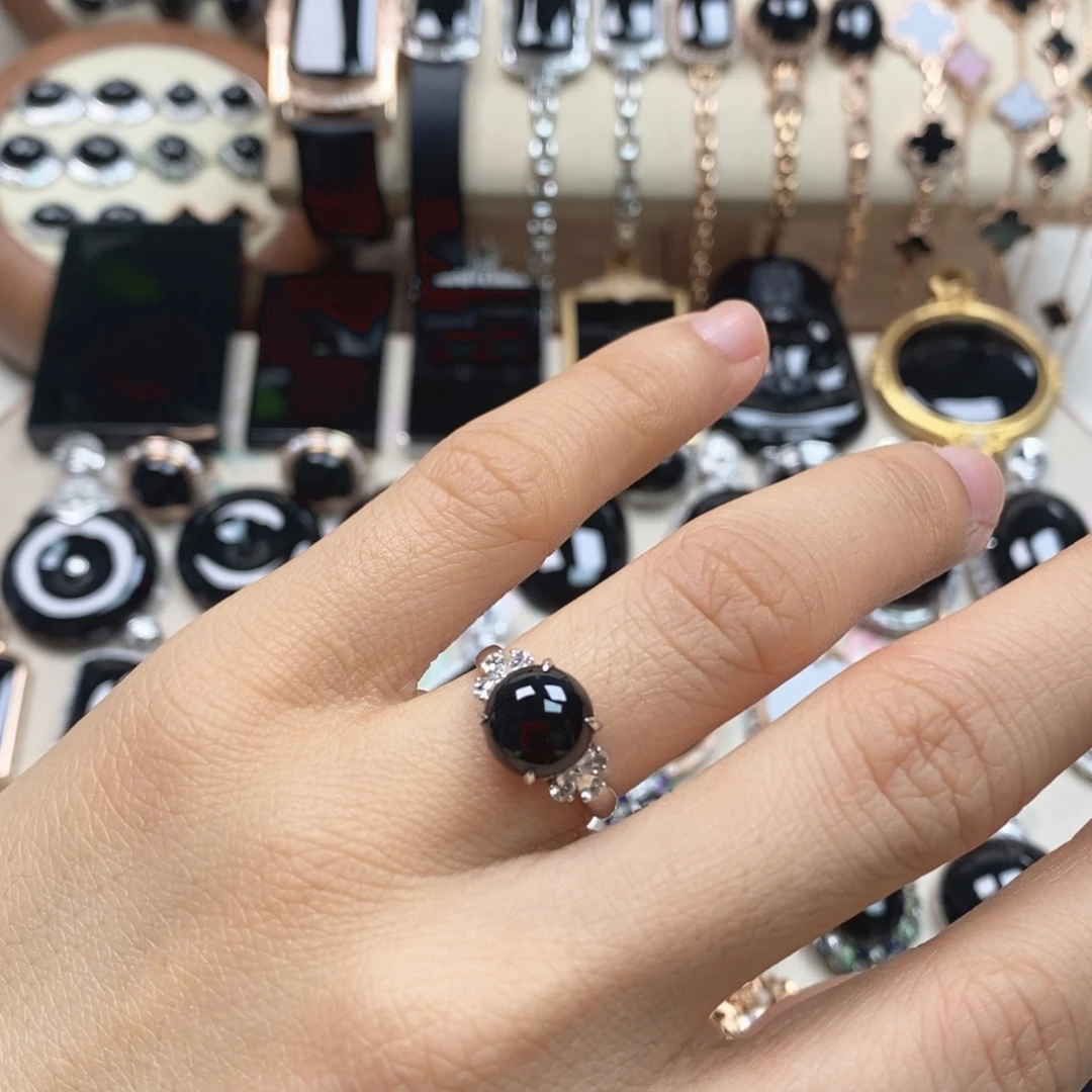 翡翠18K金镶嵌戒指