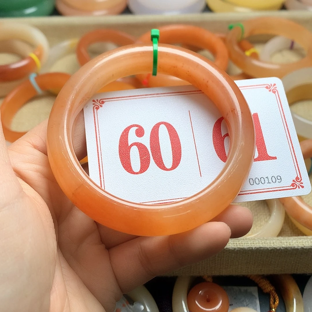 未镶嵌石英质玉（黄龙玉）手镯