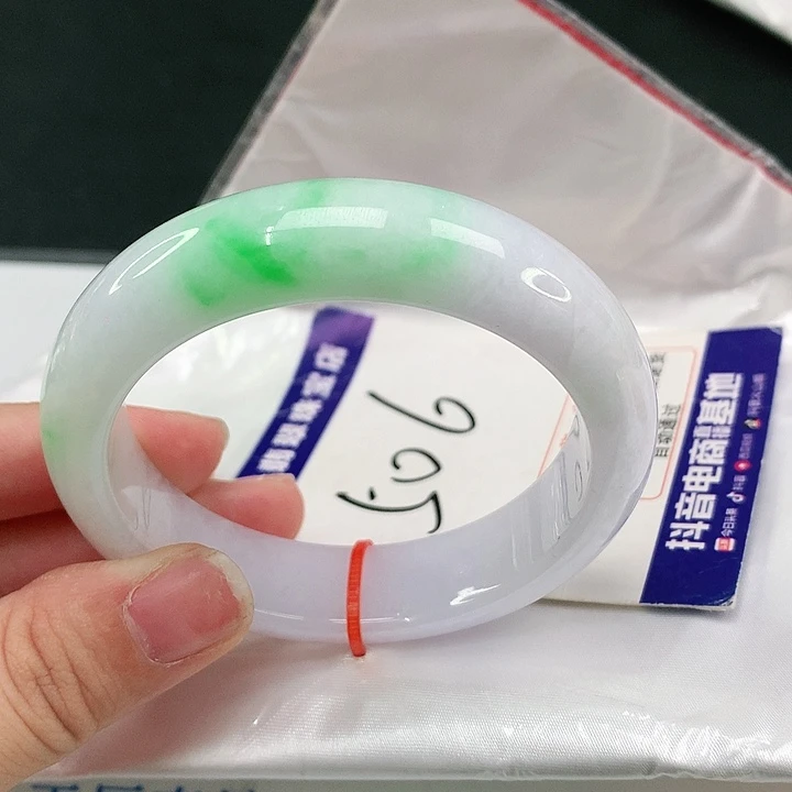 翡翠手镯未镶嵌翡翠