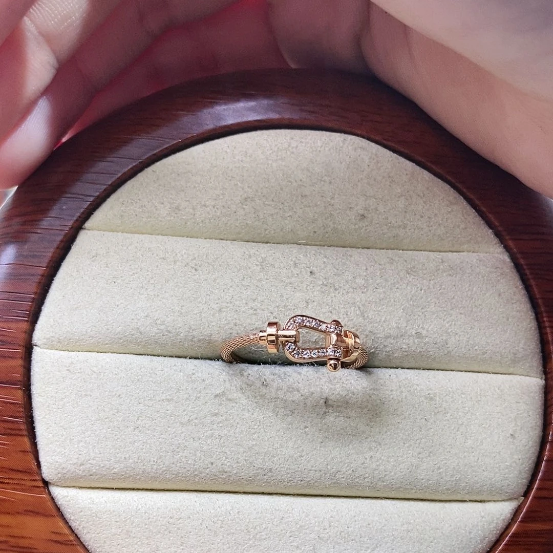 钻石戒指/指环18K金镶嵌咪***哩小马蹄戒指k玫12