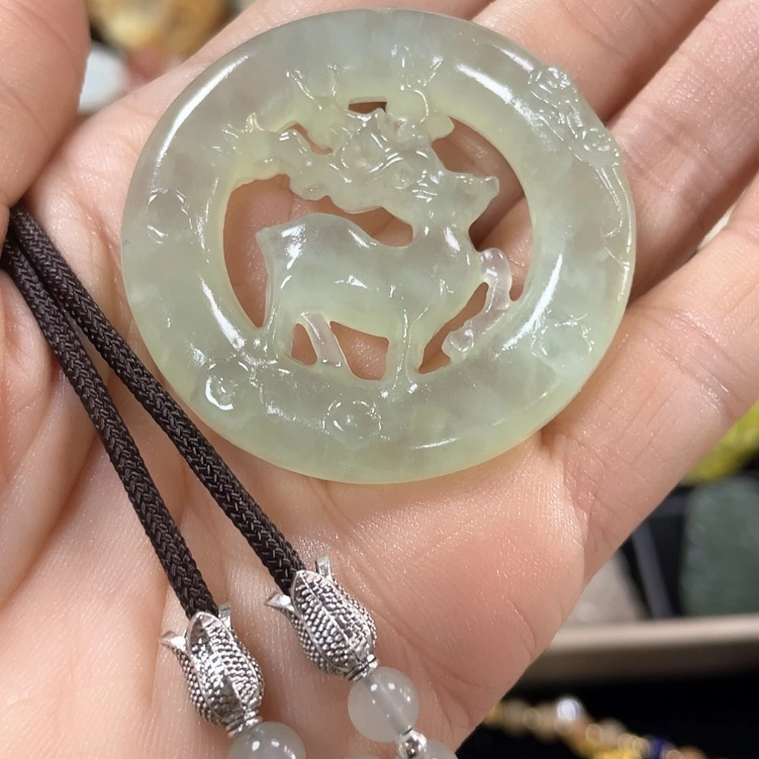 蛇纹石玉颈饰合金