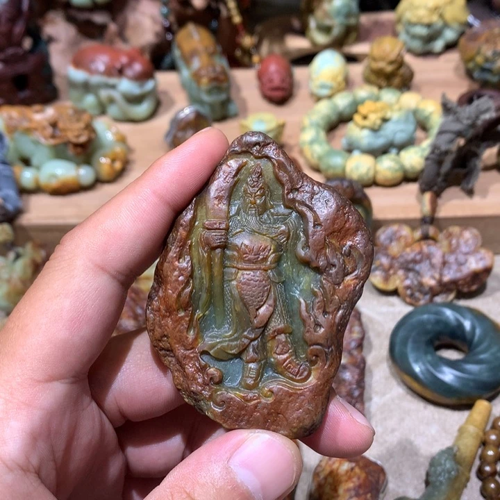 未镶嵌岫岩河磨玉（透闪石质玉）挂件