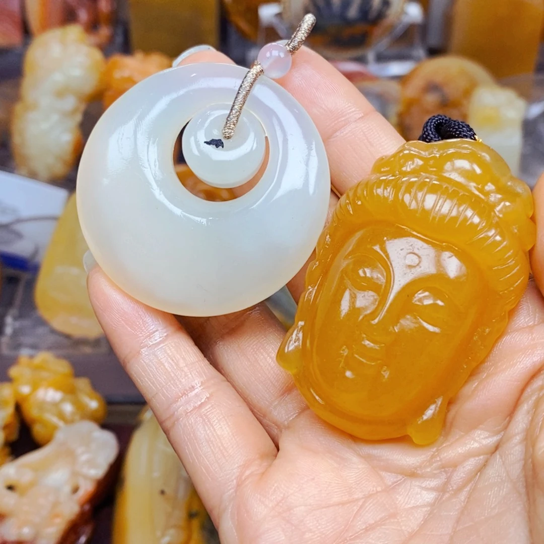 石英质玉（黄龙玉）未镶嵌颈饰