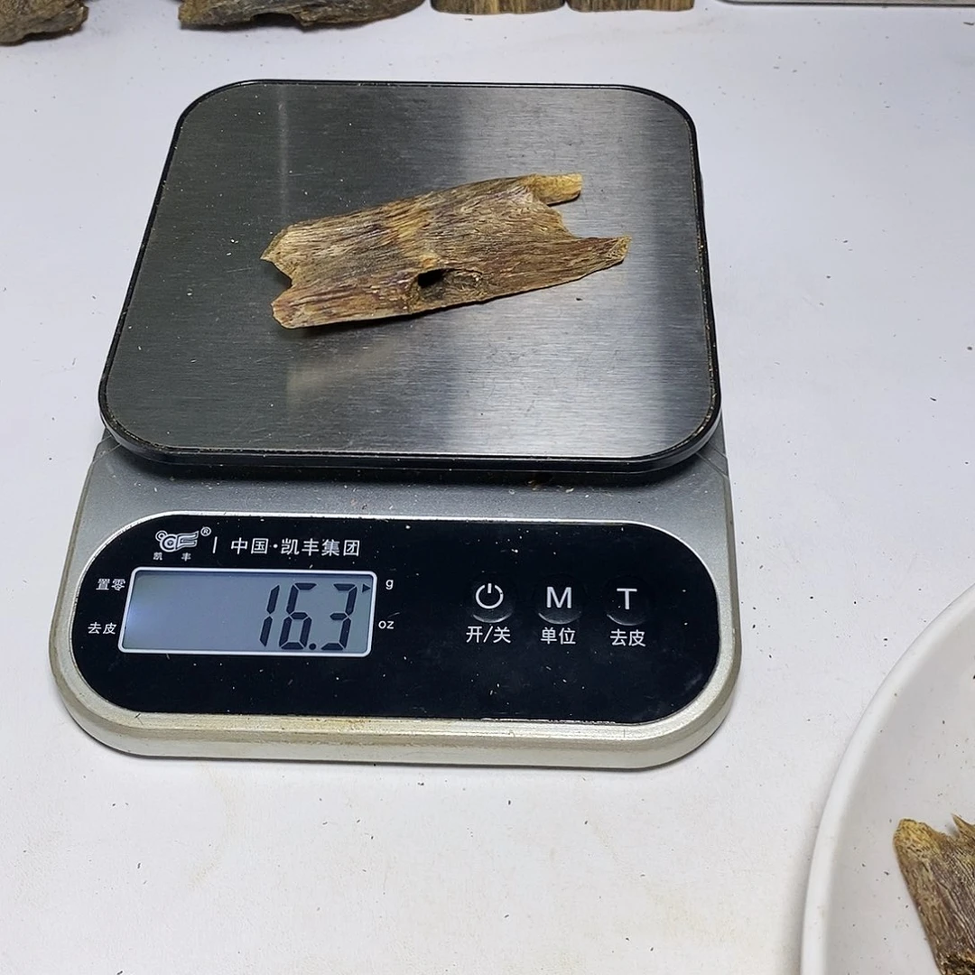 香榧木木****?红奇块料16克