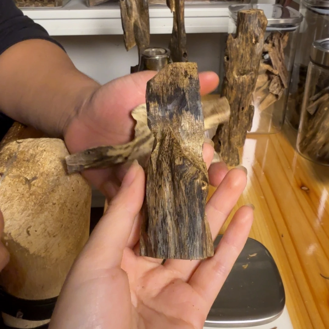 沉香绿奇虫漏香25克