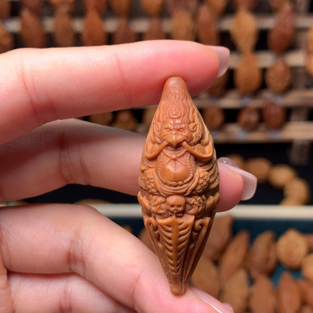 橄榄核把件无相金翅鸟