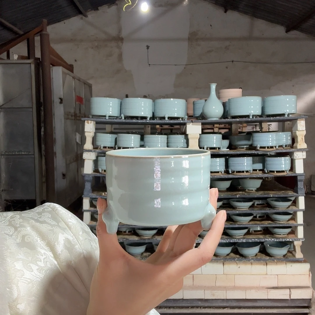 天青釉9.5口径三足尊精品