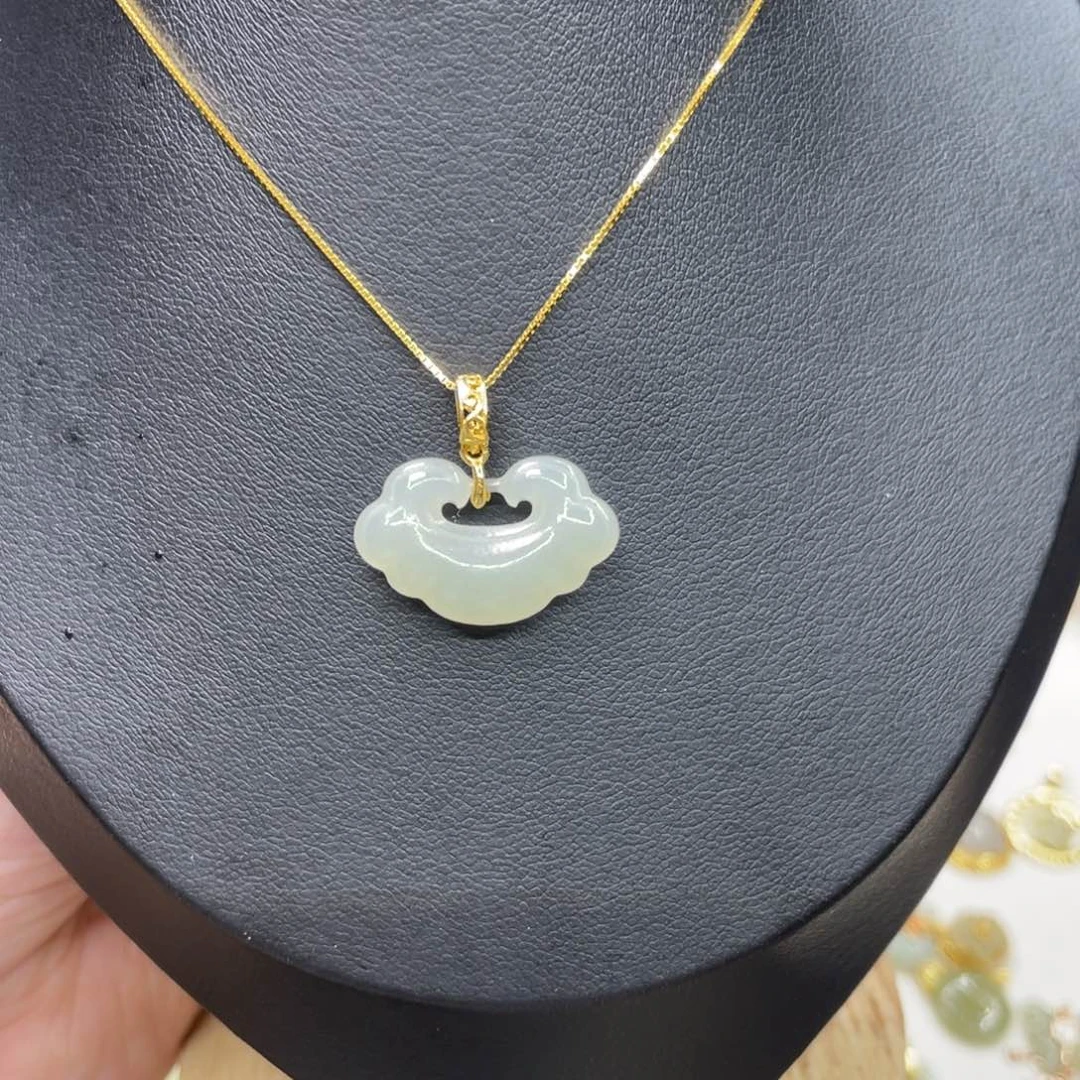 和田玉颈饰未镶嵌带链子