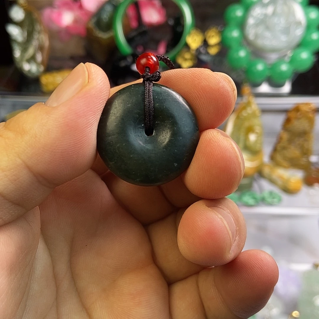 翡翠未镶嵌颈饰平安扣