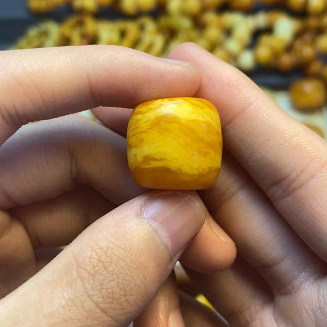 蜜蜡未镶嵌珠宝奇石