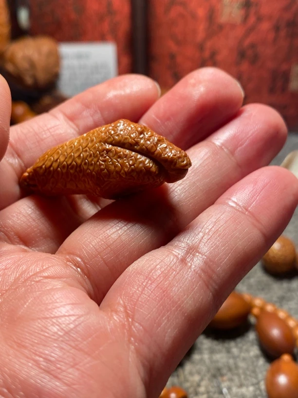 福利苏工核雕，梅林核手工鹰勾，抓钱，抓好运，抓名利，大展宏图