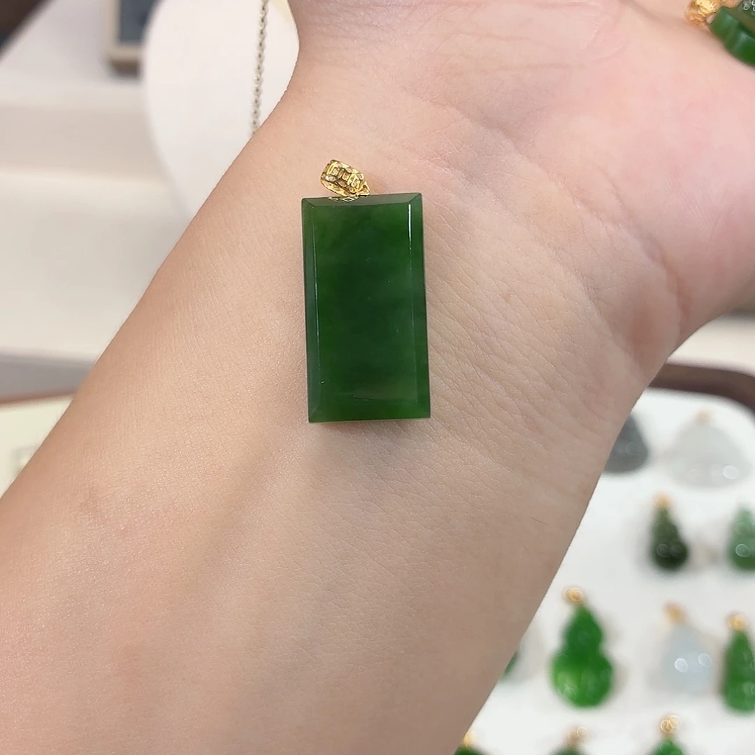 和田玉（碧玉）18K金镶嵌颈饰