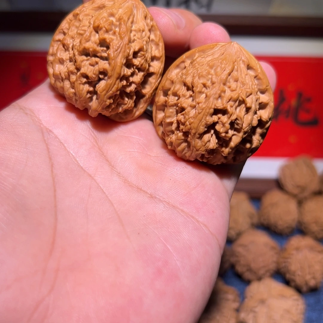文玩核桃吊坠39.8精修虎头王一对
