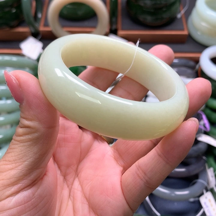【闪购商品】未镶嵌手镯和田玉33