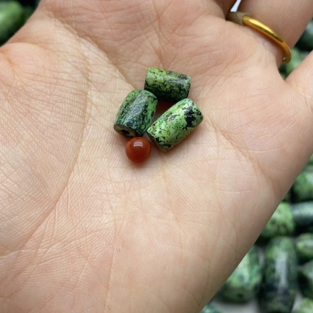 鱼***仓南红玛瑙未镶嵌珠宝半成品