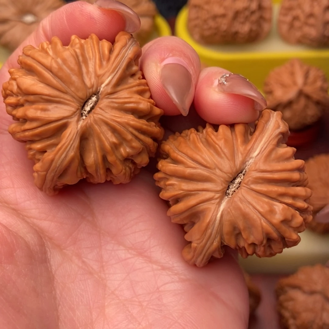 文玩核桃把件42平谷 四座楼