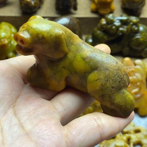 未镶嵌蛇纹石玉颈饰