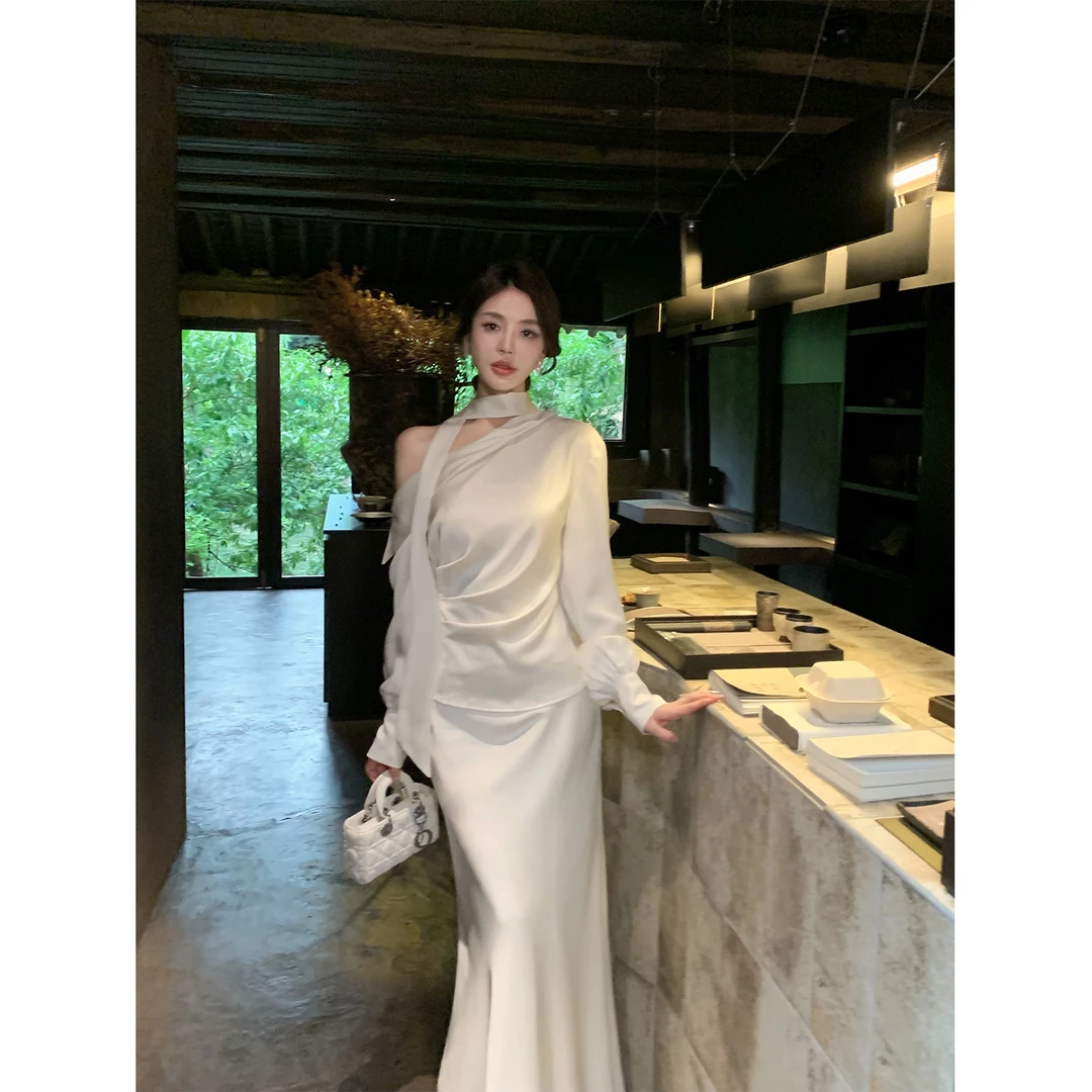 冯薪颖 【荼白慢板】设计感露肩飘带褶皱白色连衣裙 Q507144