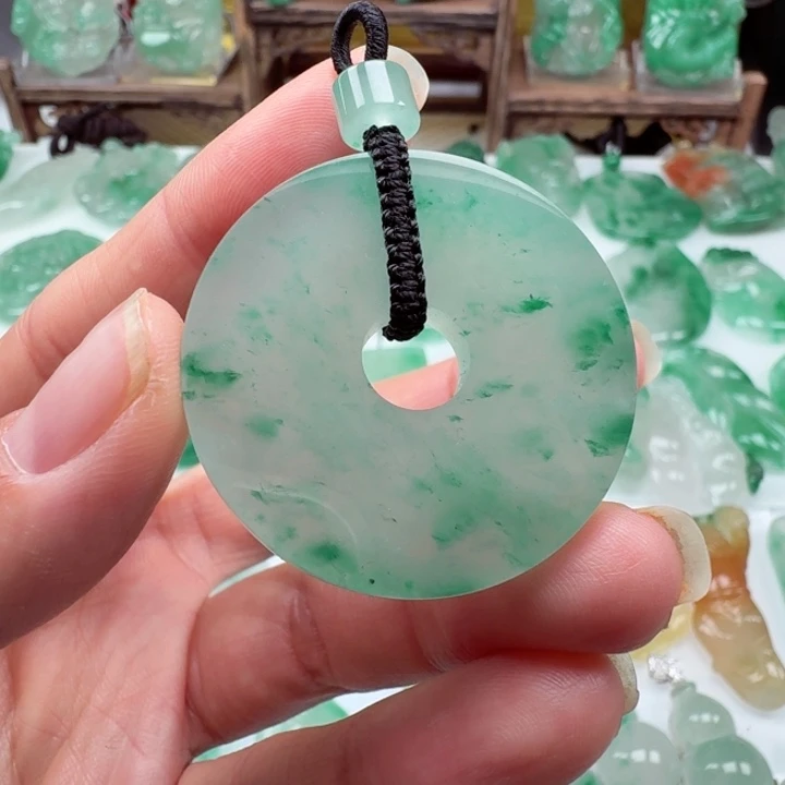 颈饰未镶嵌石英质玉