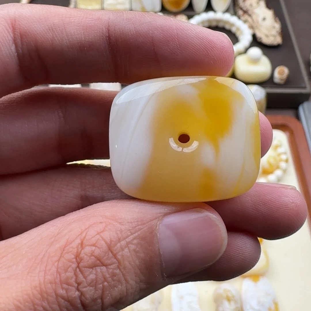 琥珀未镶嵌裸石蜜蜡