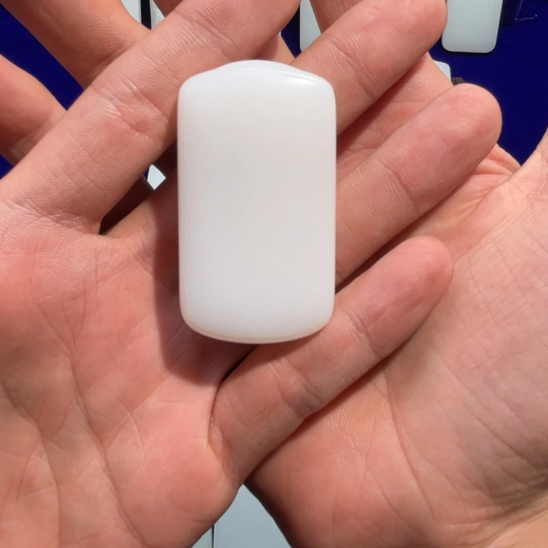 开***萨和田玉未镶嵌颈饰