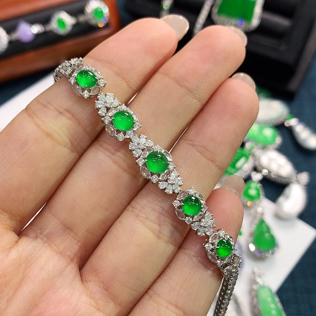 翡翠18K金镶嵌颈饰