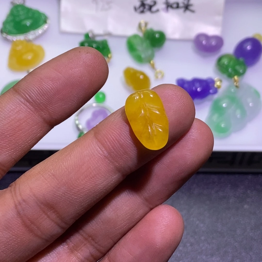 翡翠未镶嵌颈饰吊坠