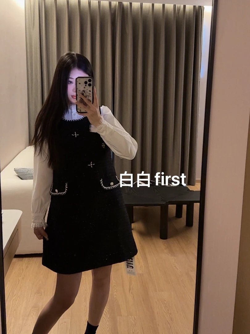 《白白first》冬季新款韩版圆领重工无袖背心钉珠满天星连衣裙显瘦