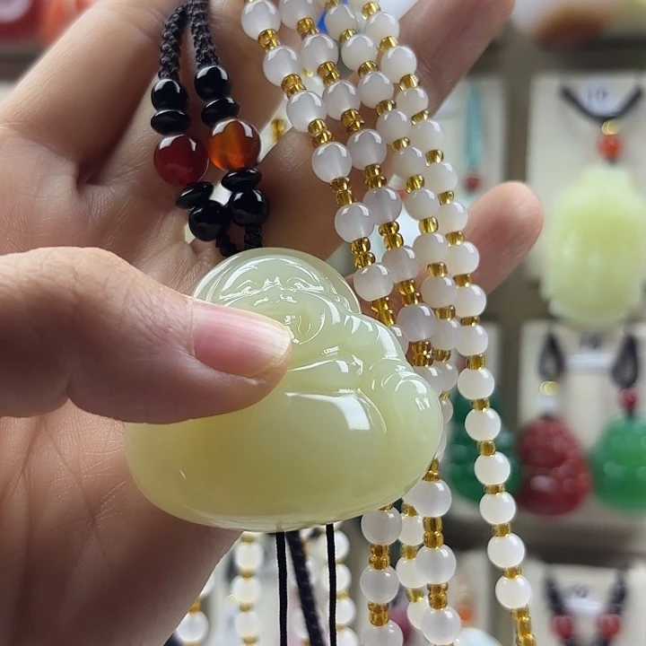 逸***群石英质玉未镶嵌颈饰