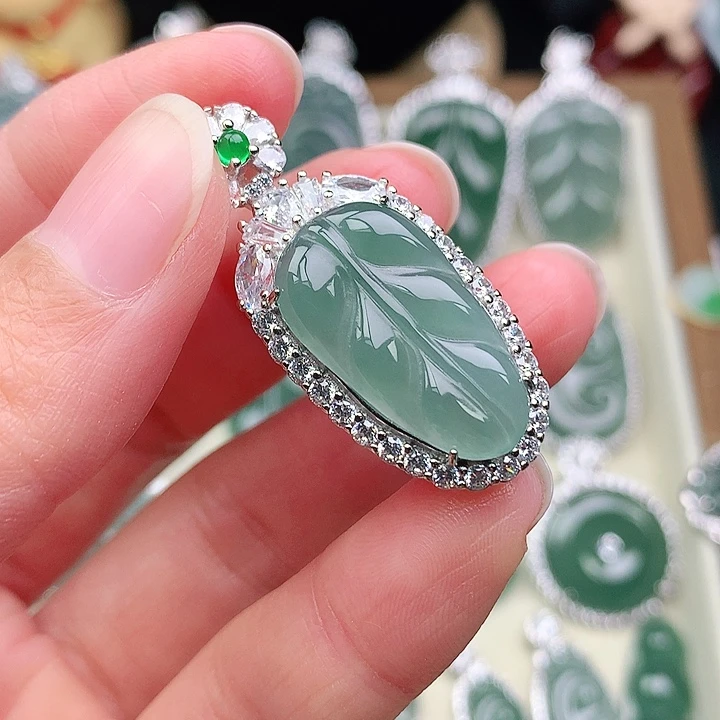 颈饰未镶嵌翡翠吊坠