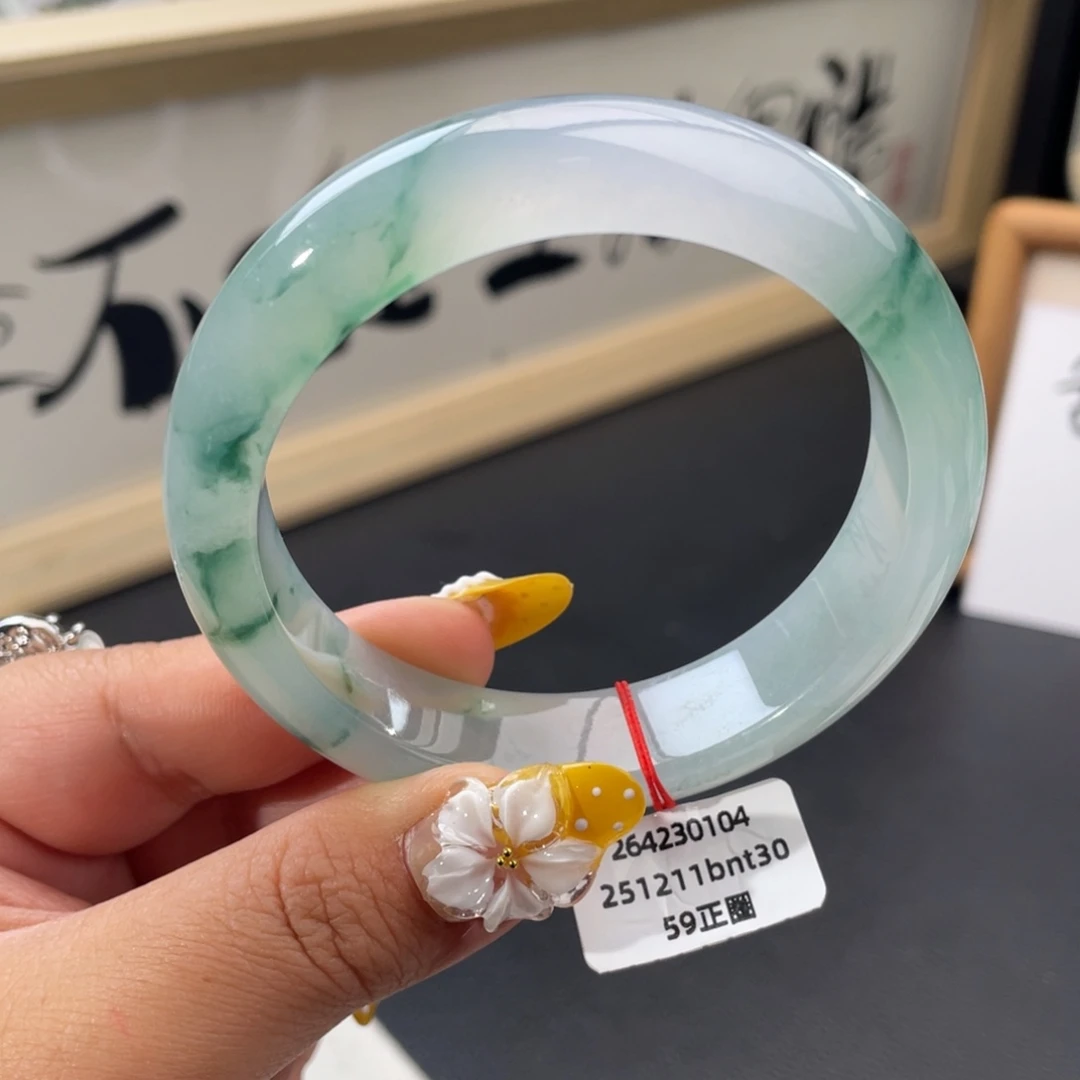 翡翠未镶嵌手镯冰胶飘花正圈手镯
