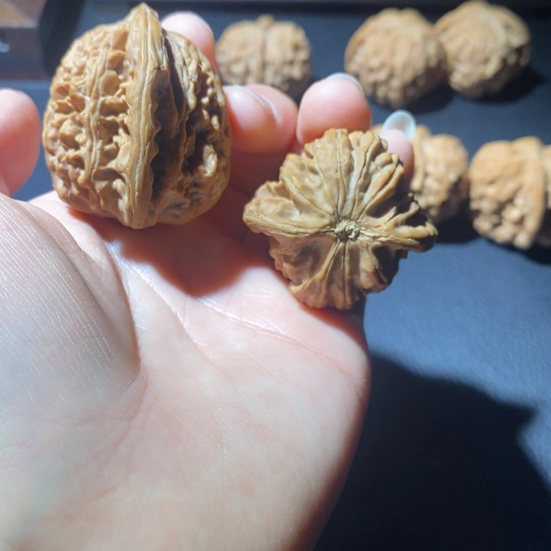 文玩核桃吊坠野虎