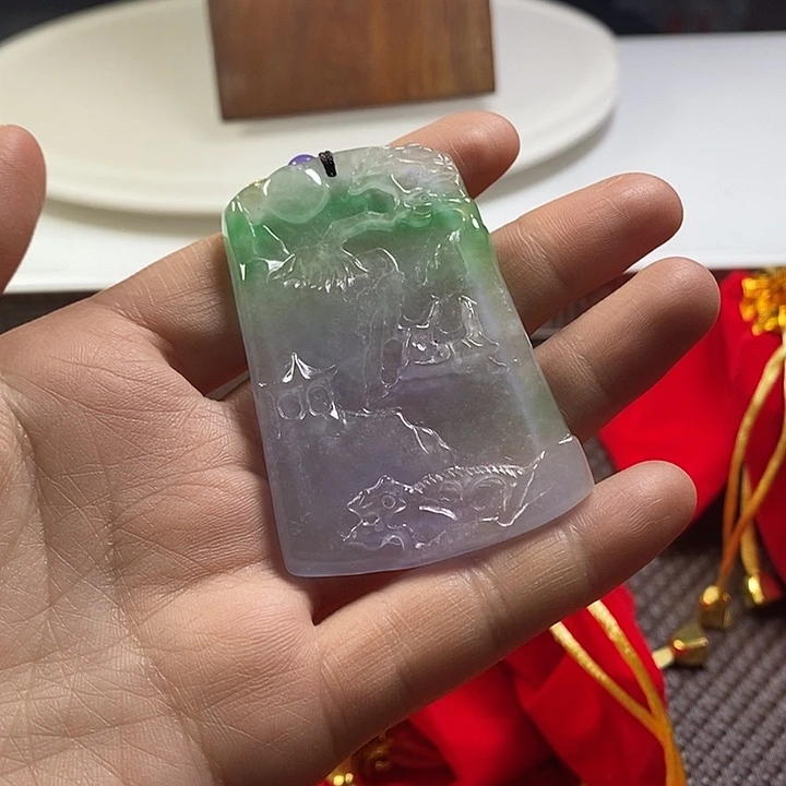 只买单纯的吊坠，没带链子，属的性质。