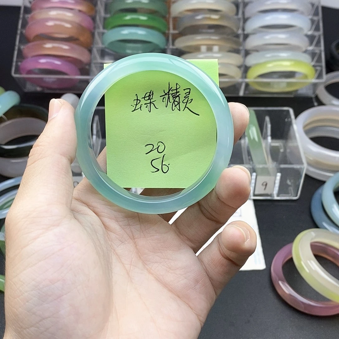 蝶***灵玛瑙/玉髓手镯未镶嵌