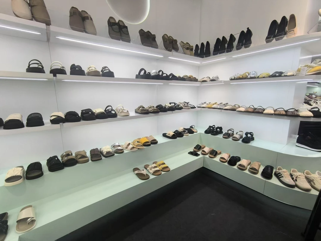 休闲鞋豆豆鞋乐福鞋夏季单鞋胶粘浅口百搭2025网红炸街潮牌女鞋