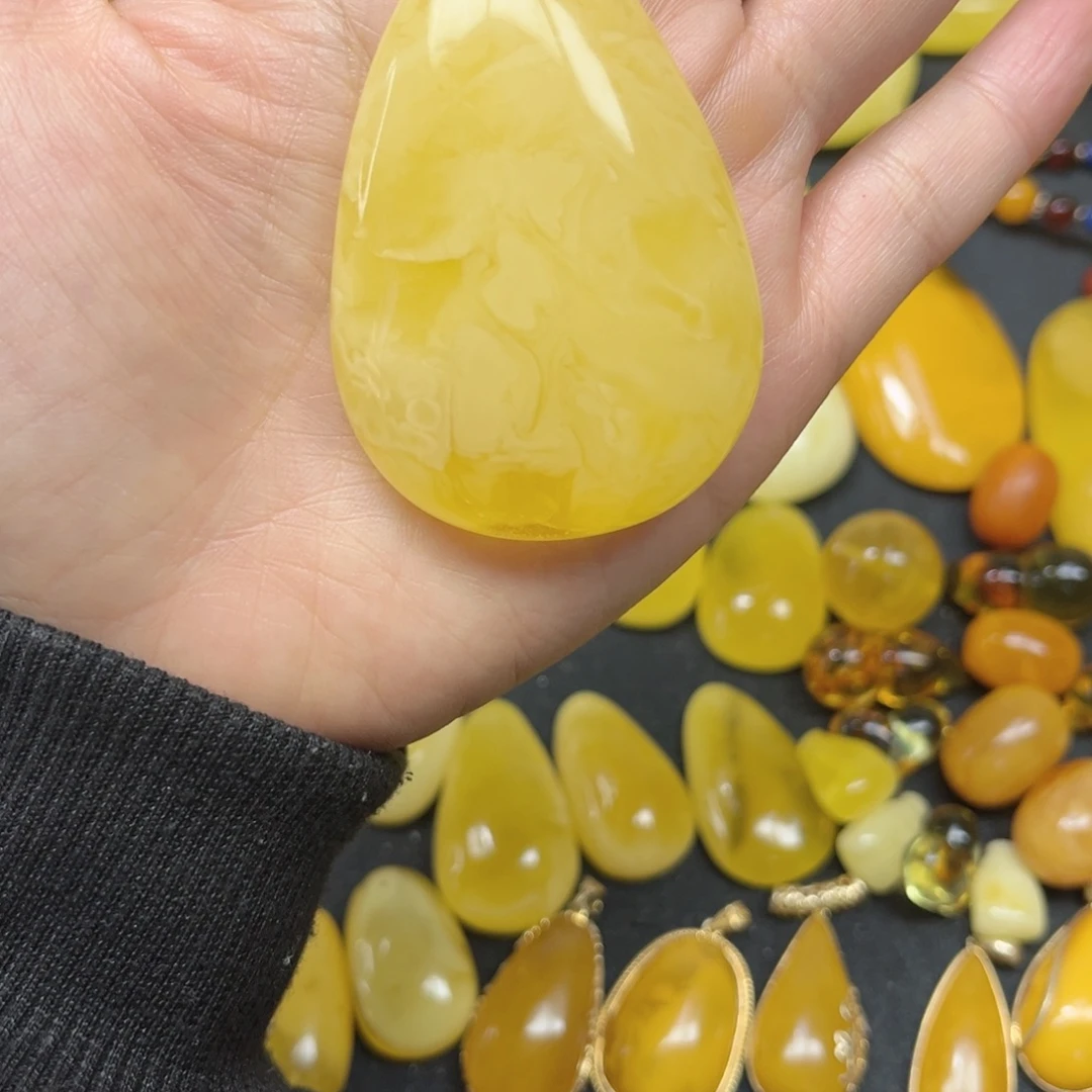 琥珀未镶嵌颈饰蜜蜡吊坠