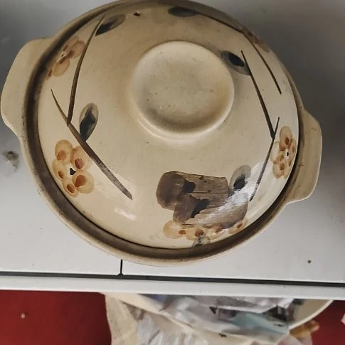 瓷片瓷片，各种摆件，均有瑕疵。沙锅！