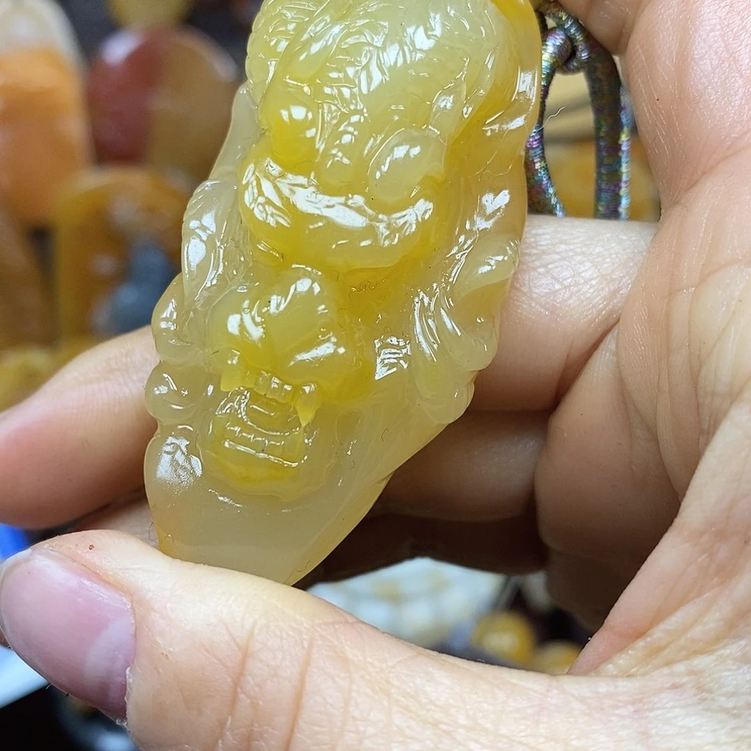 石英质玉（黄龙玉）颈饰未镶嵌