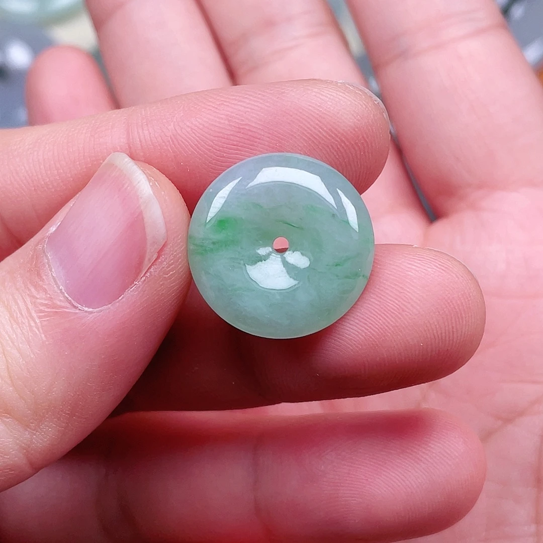 翡翠未镶嵌颈饰平安扣
