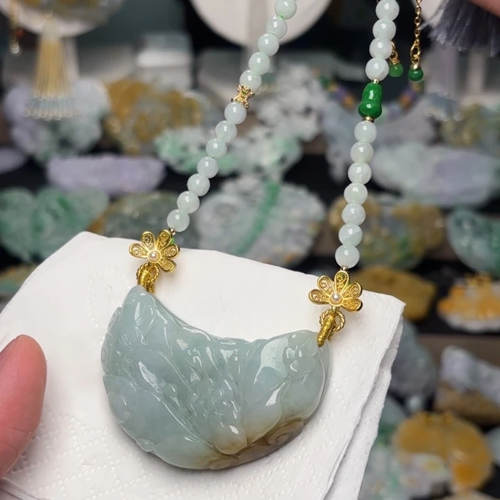 翡翠未镶嵌颈饰吊坠
