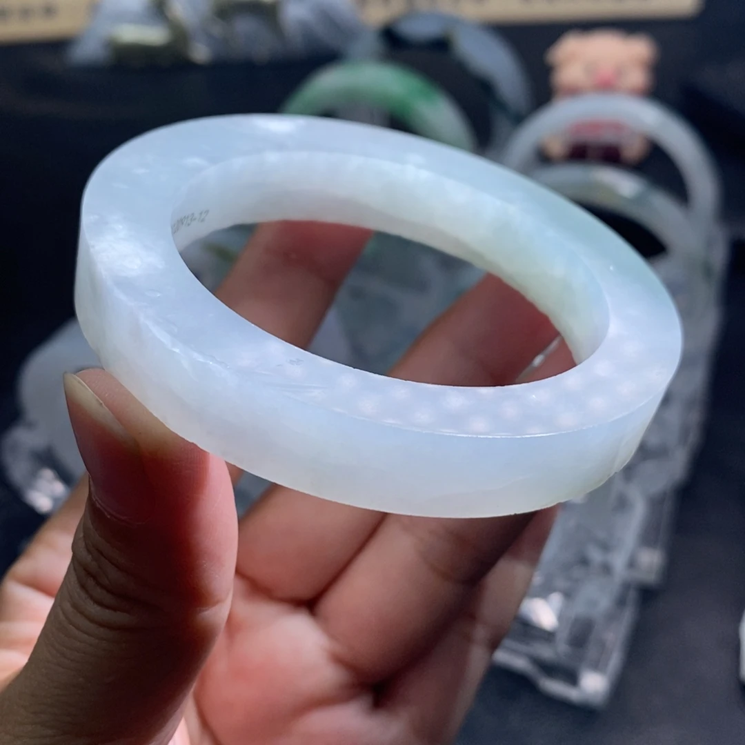 定制翡翠未镶嵌定制手镯