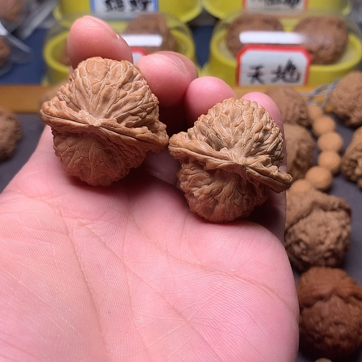 猫***哥猴头核桃吊坠全品三角白