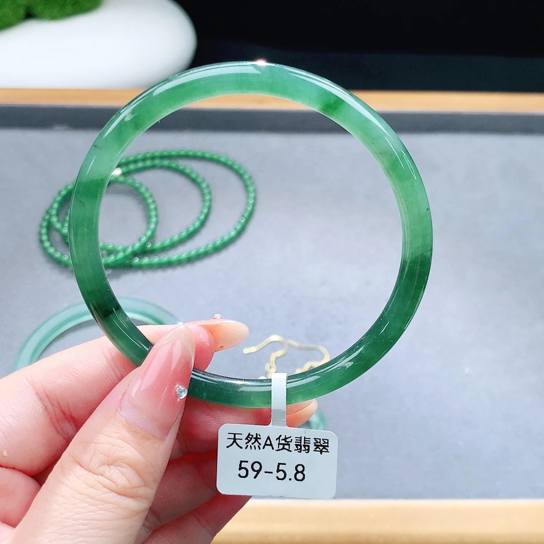 未镶嵌手镯（圆镯）翡翠