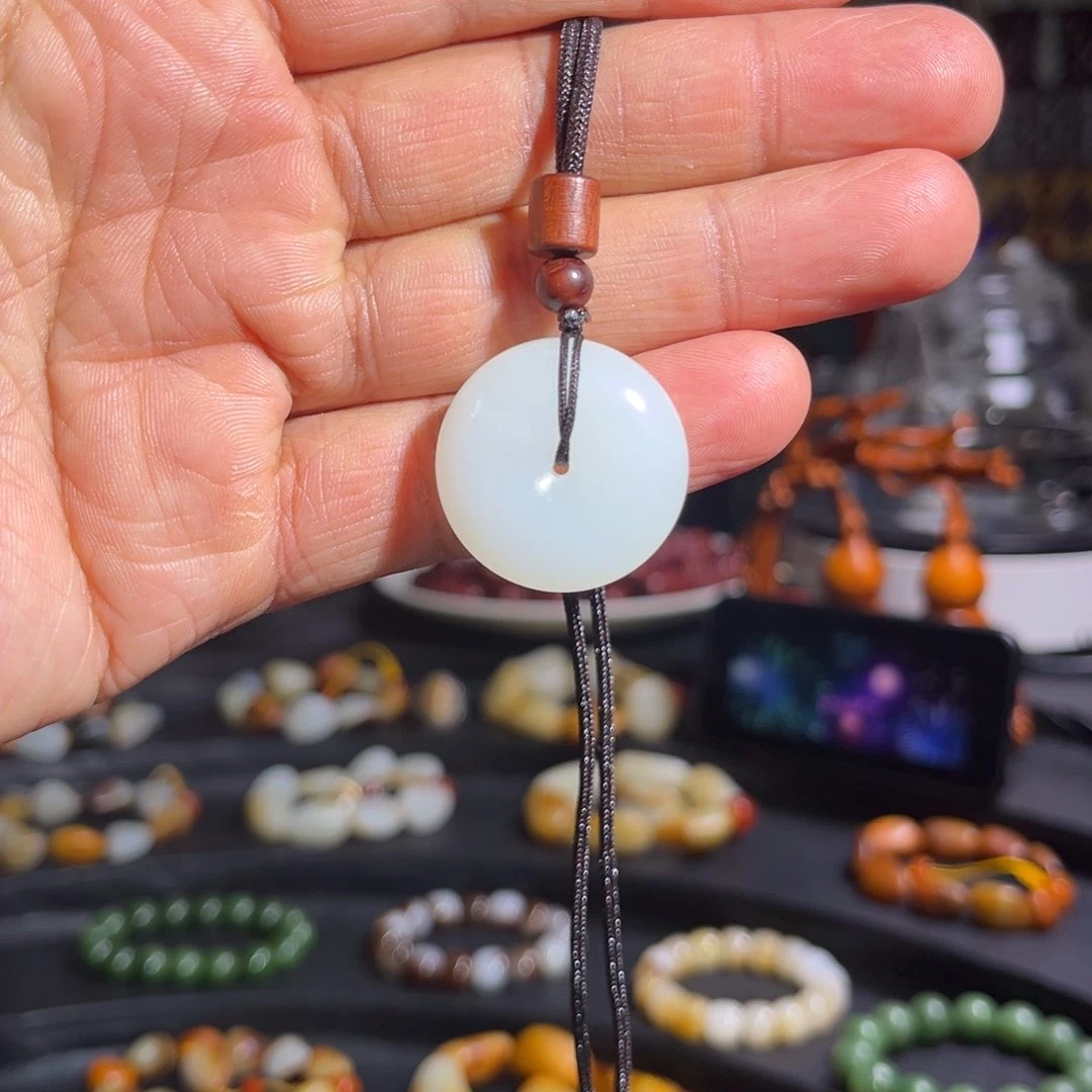 颈饰未镶嵌和田玉